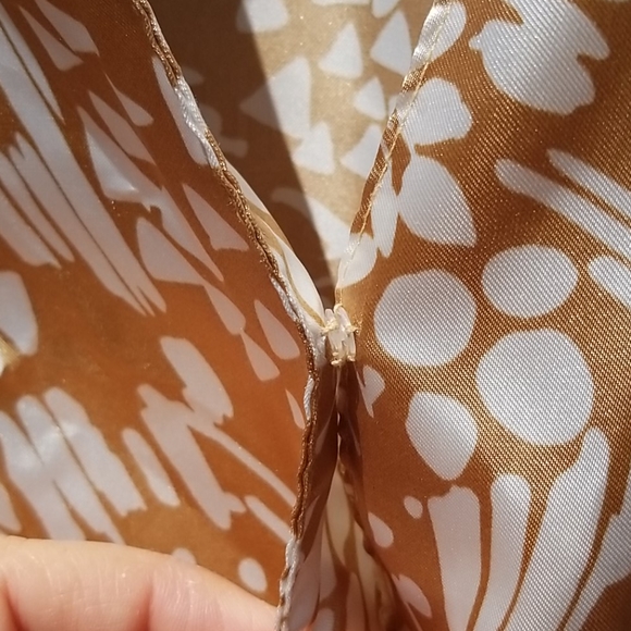 Bill Blass Sz XL VGUC Blouse Silky - Picture 3 of 6